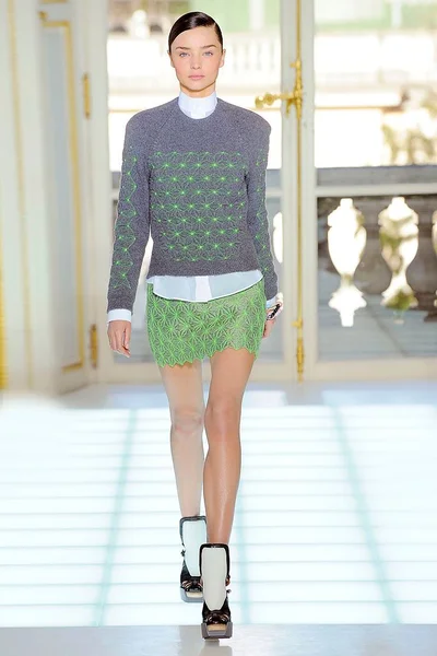 Look 16